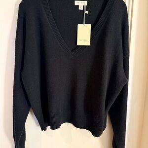 Sew U Soon Elegant Black V-Neck Sweater USM